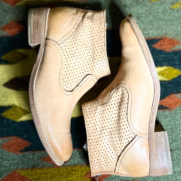 Johnston & Murphy ‘Vickie’ Bootie - Picture 5 of 8